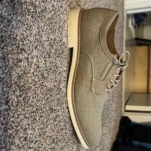 Men's Tan Bass Oxford Shoes
Size 10.5
New